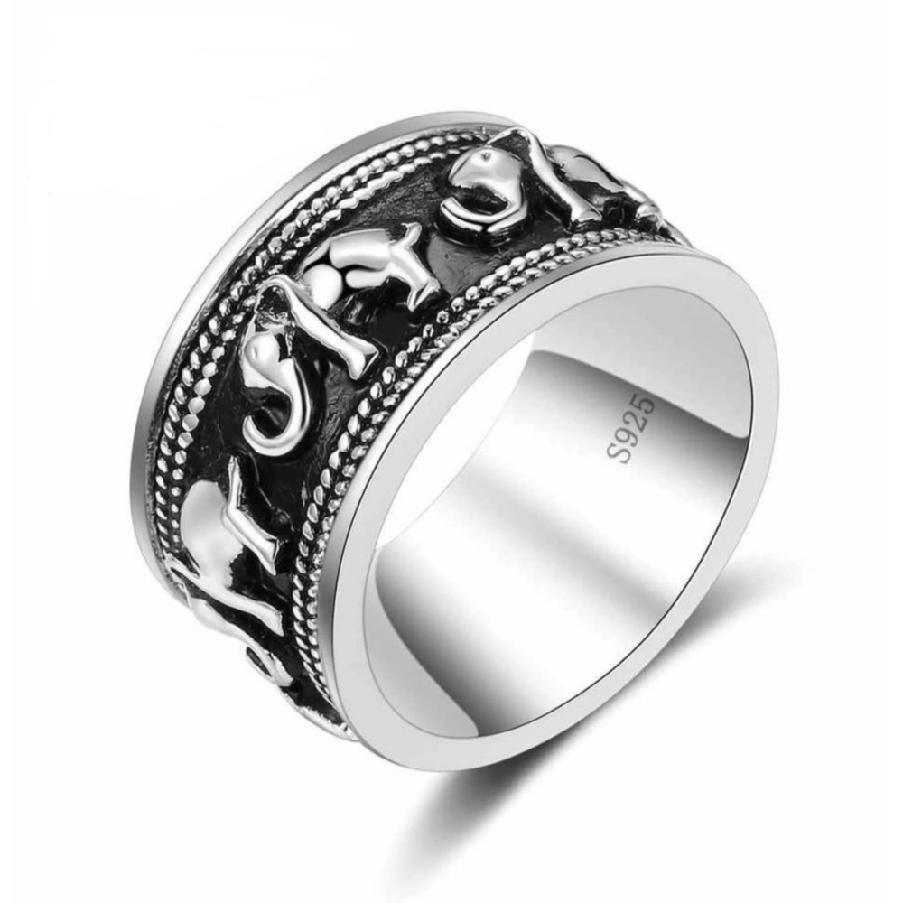 Antique Style Elephant Ring in Sterling Silver.